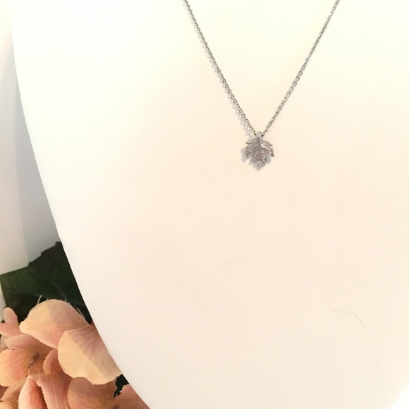 925 Maple Leaf Necklace - Picture 7 of 14